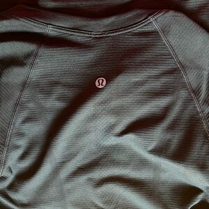 Dark green Lululemon swifty tech